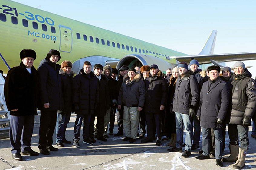 The team celebrates after the MC-21-300 aircraft makes its first flight with a wing made of Russian-made polymer composite materials.