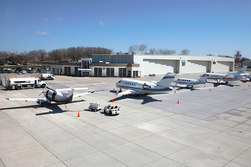 Modern's new Des Moines FBO has conference rooms and workstations, sleep rooms, crew cars and lounge areas with 145,000 sq ft of heated hangar space and 20,000 sq ft of office space.