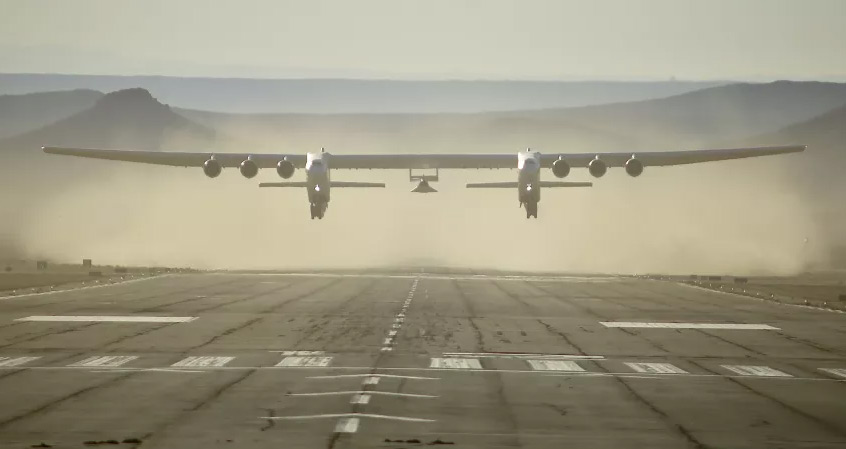 Stratolaunch's Roc aircraft takes off from Mojave Air and Space Port on October 28, 2022 during its first captive carry flight with the Talon-A separation test vehicle, TA-0. This was the eighth flight of the Roc aircraft.
