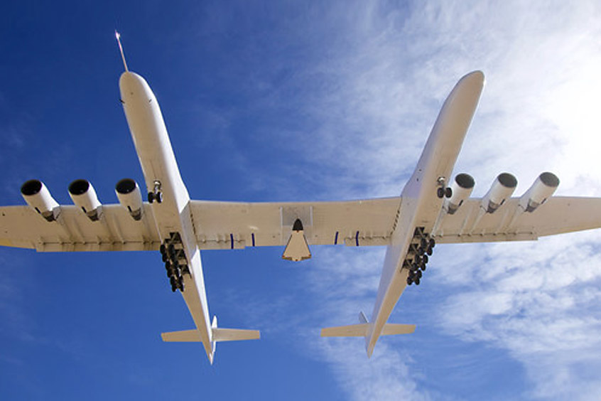 Stratolaunch's Roc aircraft carries the first Talon-A separation test vehicle during its eighth flight test on October 28, 2022