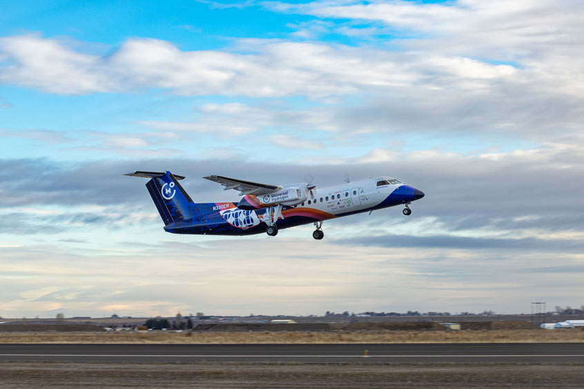 Universal Hydrogen successfully completes the first flight of its Dash 8 under hydrogen power.