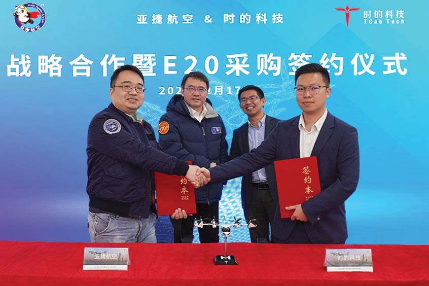Asian Express Aviation Group vice president Yang Li and chairman Liu Qing with TCab Tech founder and CEO Yon Wui Ng and co-founder and CMO Jiang Jun.