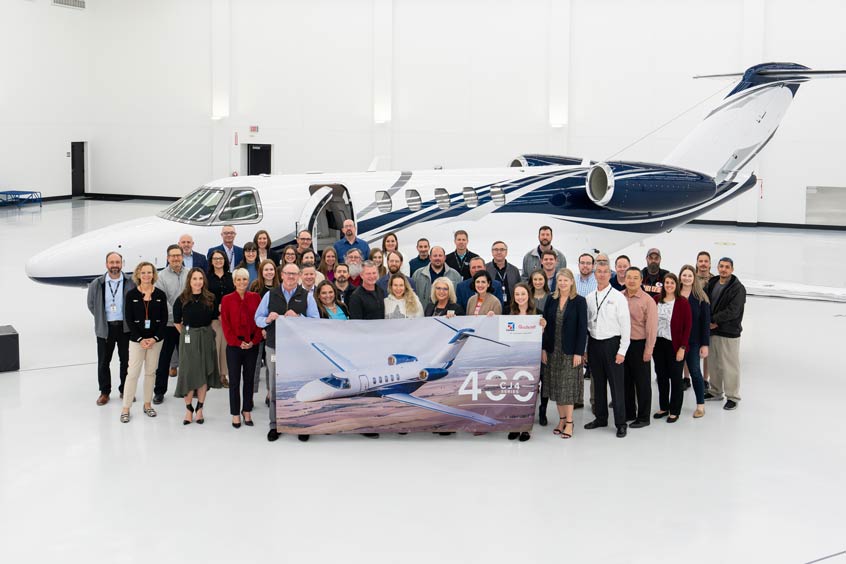Textron Aviation employees celebrate 400th CJ4 series delivery