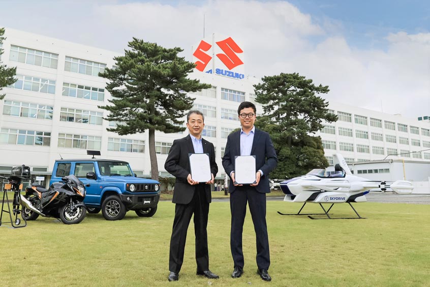 Hidetoshi Kumashiro, Managing Officer and Executive General Manager, Suzuki and Tomohiro Fukuzawa, CEO, SkyDrive.