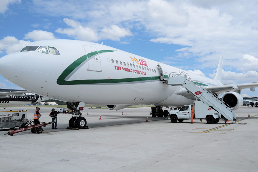 The branded Airbus A340 VIP transported Def Leppard and Mötley Crüe, along with other VIPs and 23 tonnes of instruments and staging.