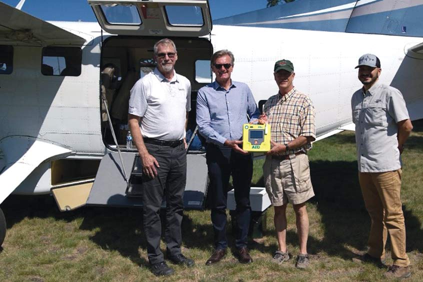 Delivering the Daher-sponsored ZOLL 3 defibrillator to Cavanaugh Bay with the Kodiak 100 are: Nicolas Chabbert, Senior Vice President of Daher’s Aircraft Division and CEO of Kodiak Aircraft (second from left); with David Schuck, Senior Advisor at Kodiak Aircraft (at left). They are joined by Sam Perez, organiser of the Backcountry Aviation Defibrillator Project (at right); and Don McIntosh, District 1 Director for the Idaho Aviation Association.