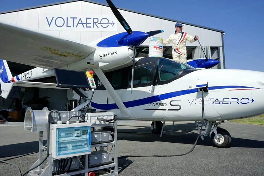 VoltAero’s Cassio S testbed aircraft is loaded with TotalEnergies’ Excellium Racing 100 fuel for its history-making demonstration flight. 