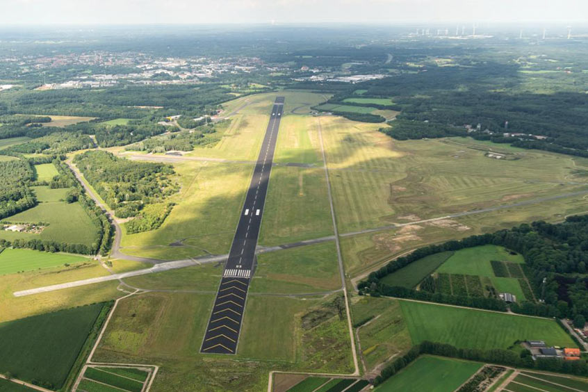 The runway at Twente airport could see STOL operations commence in 2025, with a transition to hybrid and electric flights within the next 10 years.