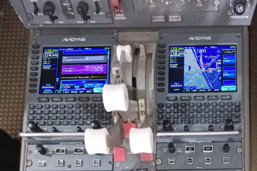 The dual Atlas dzus-mount on the Falcon 50.