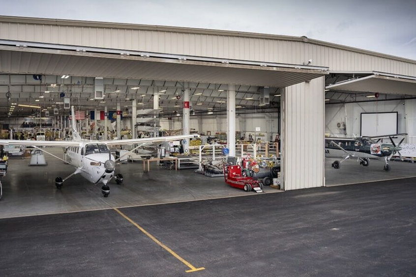 Parallel production lines for the final assembly of Kodiak aircraft from Stage 3 to Stage 6 are now operational at Daher’s Sandpoint, Idaho production facility. On the left is the Kodiak 900’s final assembly line, while the build-up of Kodiak 100s are completed in a “mirrored” process on the building’s opposite side.