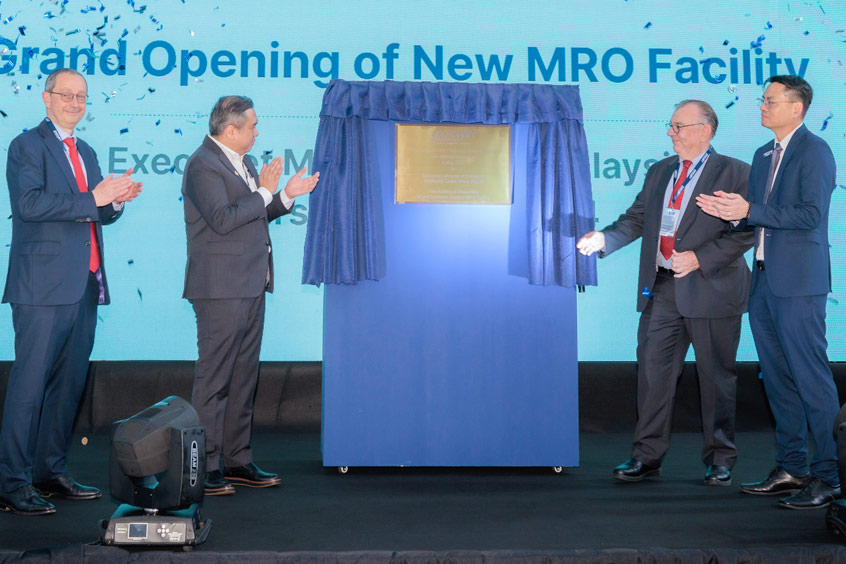 Jean Kayanakis, SVP worldwide Falcon Customer Service & Service Centre Network, Dassault aviation; Anthony Loke, Minister of Transport Malaysia; Graeme Duckworth, president, ExecuJet MRO Services; and Ivan Lim, regional VP Asia, ExecuJet MRO Services unveiling the plaque at the grand opening.