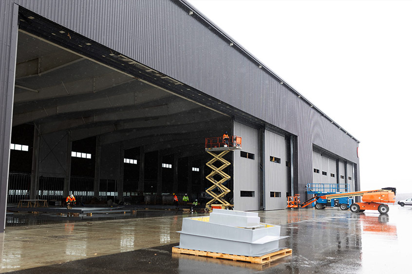 Installation of 29′ hangar doors built for today’s largest jet aircraft.
