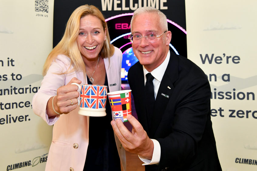 Climbing. Fast initiative taken on by multiple bodies