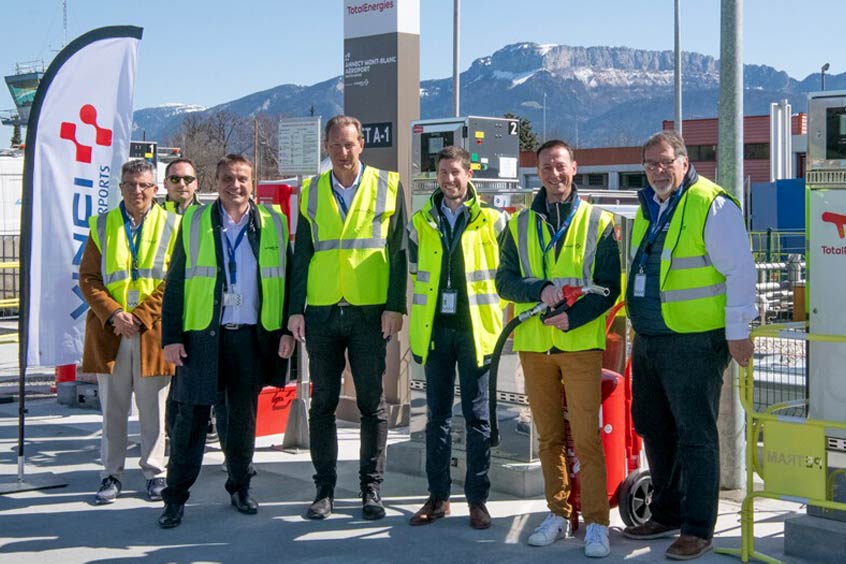 Representatives from Vinci Airports and local government attended the fuel station’s inauguration and outlined joint efforts to reduce emissions.