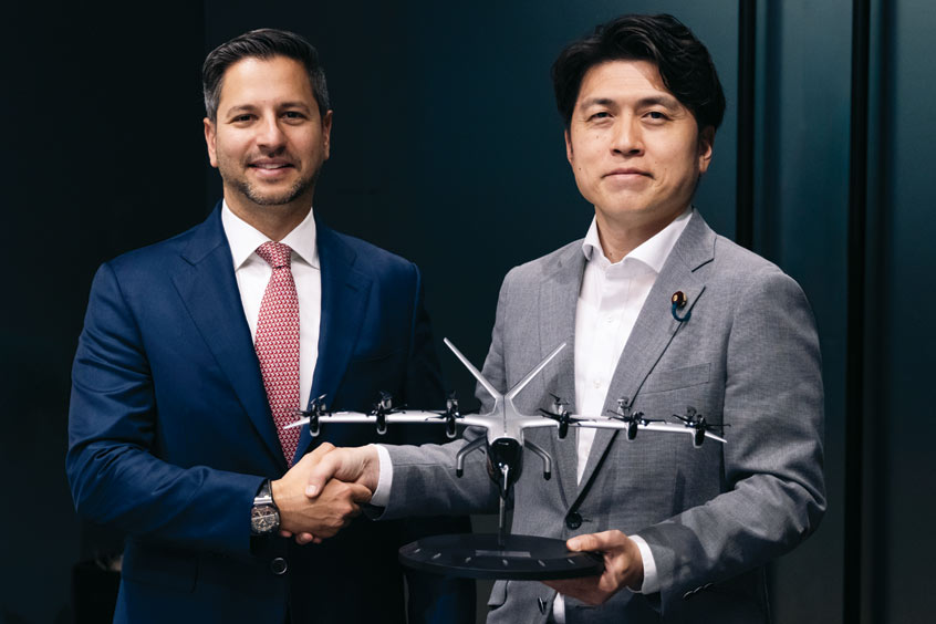 Archer's CEO and founder Adam Goldstein with Japan's Minister of Land, Infrastructure, Transport and Tourism Hiromasa Nakano.