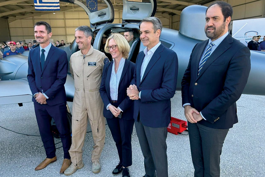 Mario Spiegel and Markus Fischer from Diamond Aircraft, Austrian ambassador Gerda Vogl, Prime Minister Mr Mitsotakis and Minister of Climate Crisis Mr Kefalogiannis.