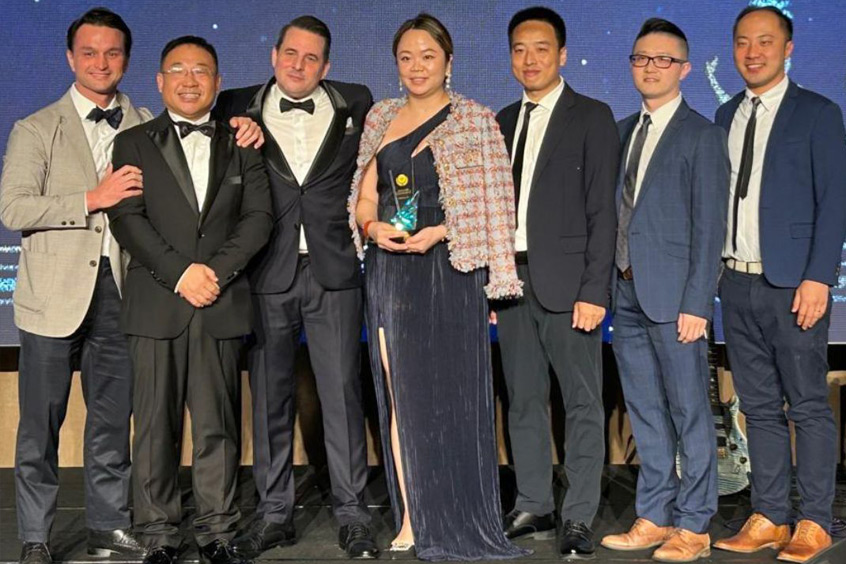 The JSSI APAC team celebrates its Icons of Aviation award for Best Technical and Aircraft Services at the AsBAA event in Macau.
