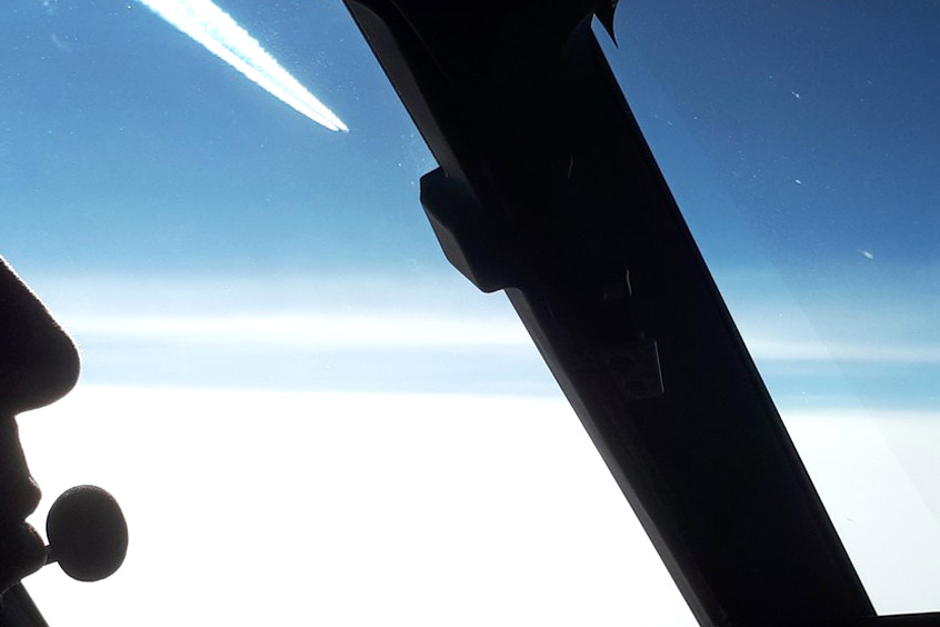 Tracking wake vortices under contrail conditions: Contrails mark the position of wake vortices, enabling targeted vortex encounters for scientific purposes.