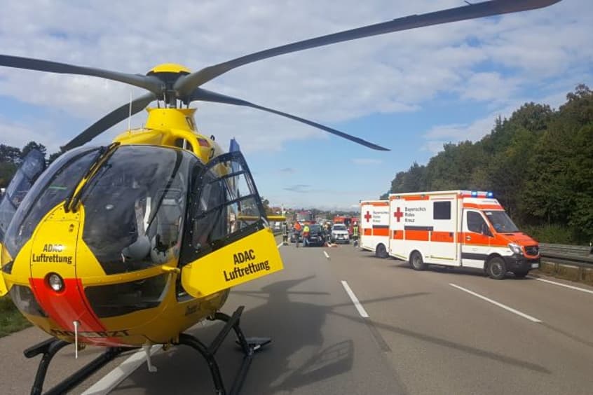 Air and ground rescue in cooperation: without reliable refinancing, rapid emergency medical care in Germany is at risk.
