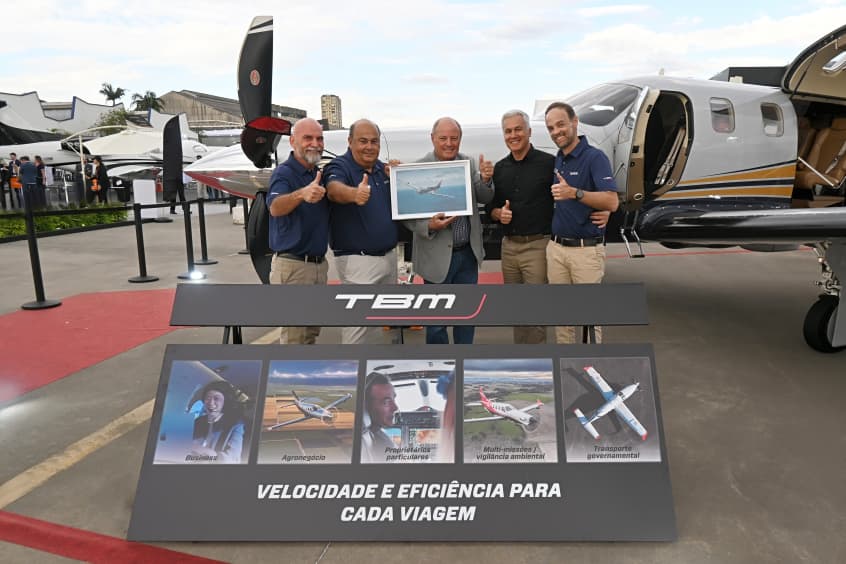 Cesar Augusto Olsen is in the centre, alongside executive director of Daher Brasil Paulo C Olenscki, VP of sales Michel Adam de Villiers, pilot for Olsen Marcelo Dauer and customer relations director for Daher Rodrigo Cendon.