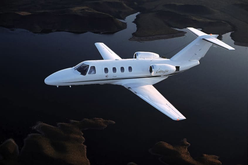 Two G600 TXi touchscreen displays replace the legacy flight instruments in the all-glass cockpit.