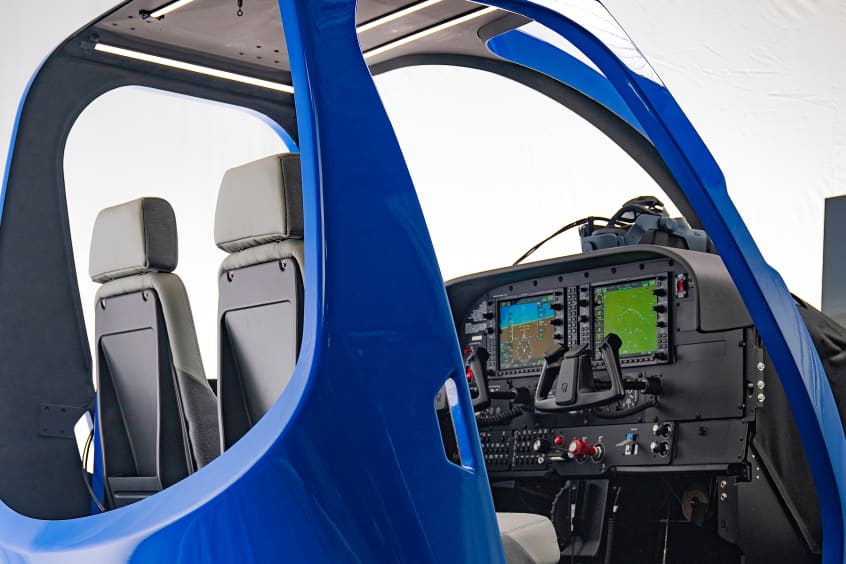 Cessna Skyhawk Veris virtual reality flight training device to make show debut at NBAA-BACE in Las Vegas