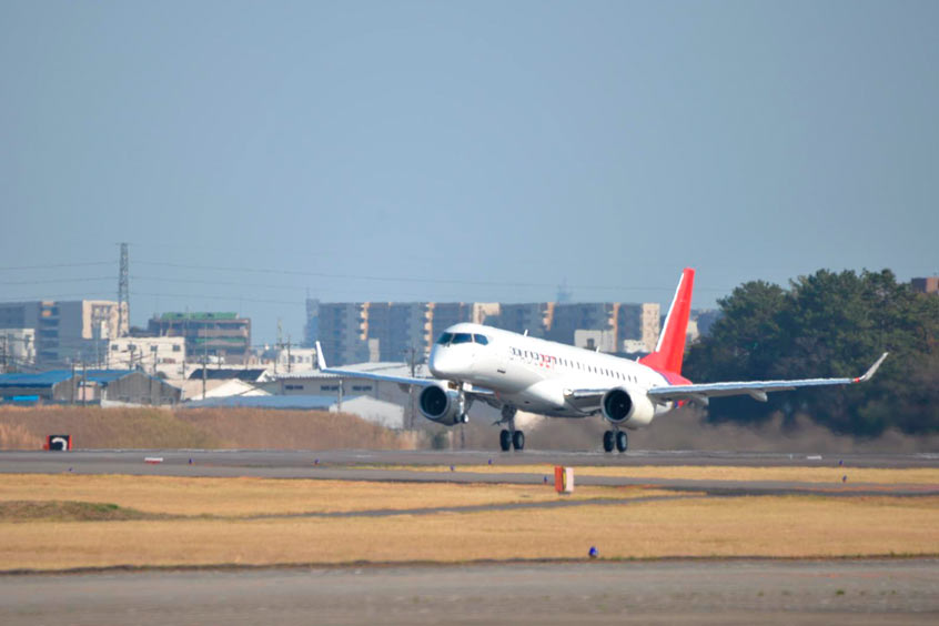 SpaceJet M90 flight test vehicle 10 (FTV10) took off on its first flight at Nagoya.

