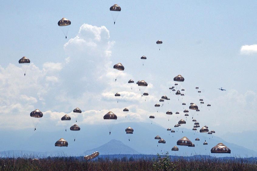 The successful dispatch of paratroopers during the flight test campaign over Ger Azet drop zone in southern France in September 2019. (Photo: Airbus)