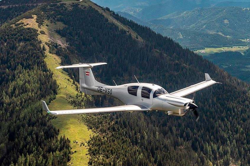 Diamond Aircraft introduces the five-seater DA50 -RG with retractable gear. (Photo: Diamond Aircraft)